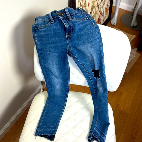 4 pairs of denim jeans. Size 7. - Picture 5 of 5